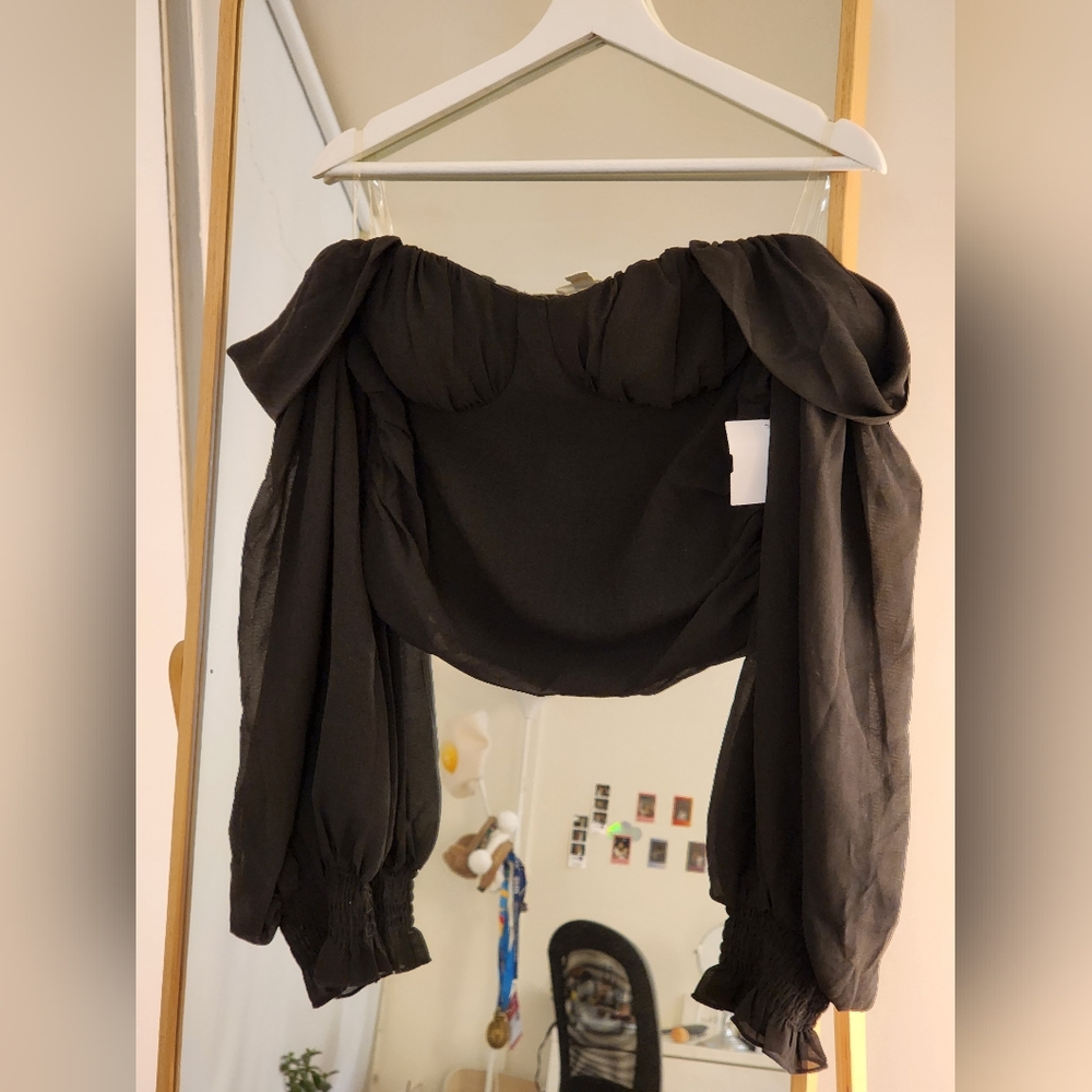 Black Chiffon Flowly Off the Shoulder Cropped Top